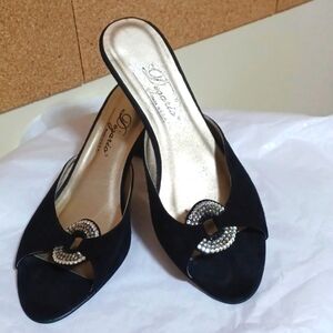 DEZARIO LADIES holiday SHOES SIZE 8 IN A BEAUTIFUL BLACK WITH RINESTONES